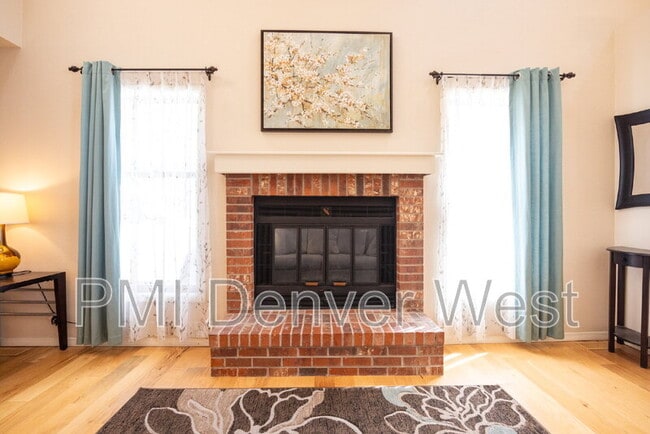 Building Photo - 16821 E Hialeah Ave