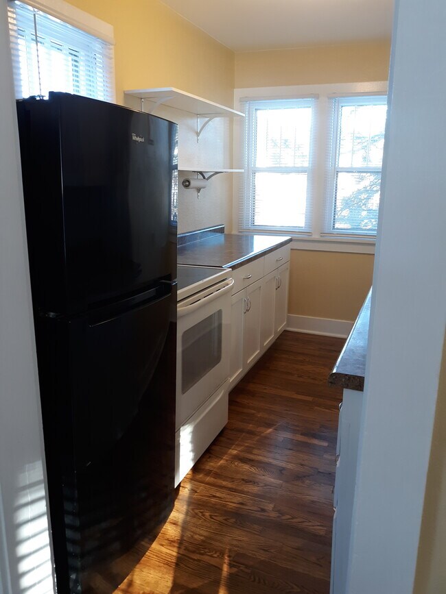 Building Photo - 520 W Addie St