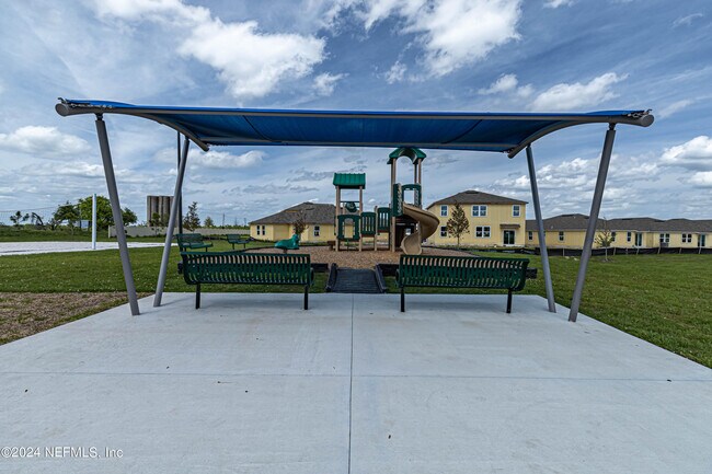 Building Photo - 3474 Cliffside Way