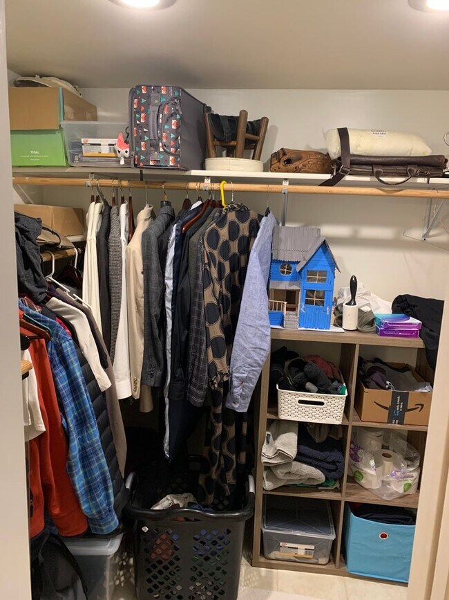 Building Photo - 1 bedroom, 1 bath home - Available August 2026!