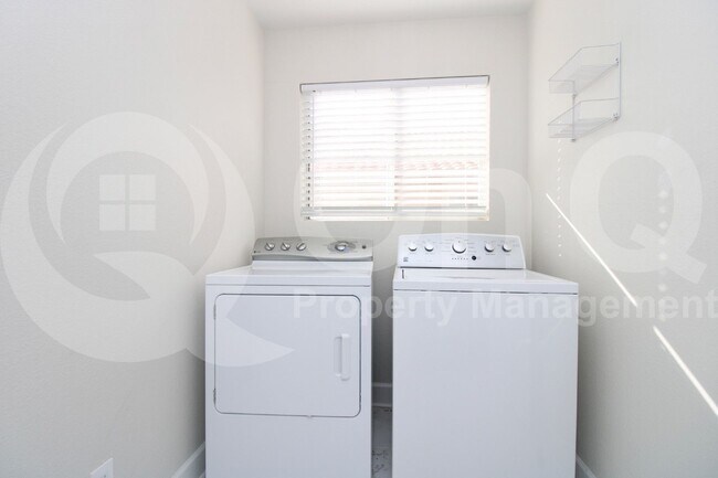 Building Photo - 1210 E Whitefish Bay Ct