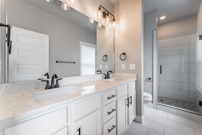 Building Photo - Newly Built Bentonville Home