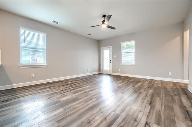 Building Photo - 909 Emerson Dr