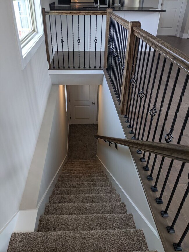 Building Photo - Weaverville Rental!