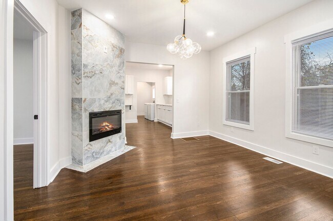 Building Photo - Lower Unit - Newly Constructed - 2 bed/2 bath - Must See!