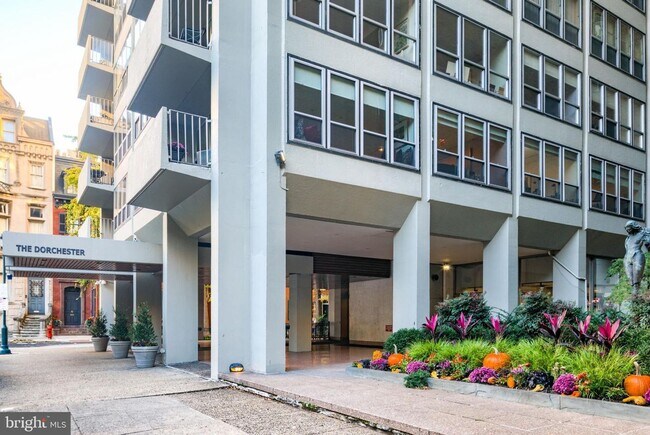Building Photo - Beautifully Renovated 1 Bed Unit @ The Dorchester in Rittenhouse Square