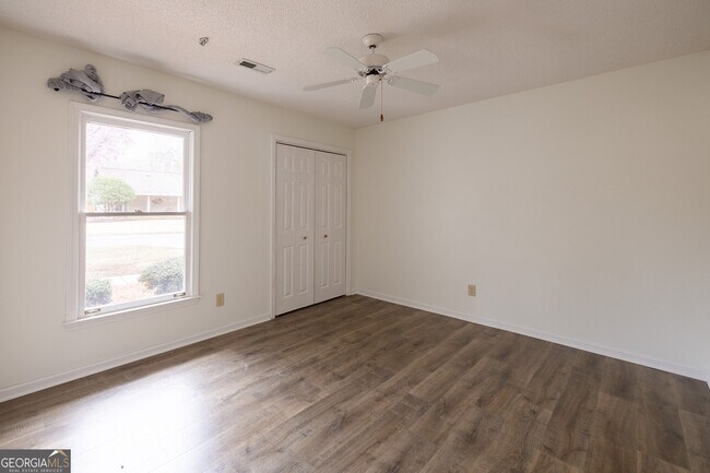 Building Photo - 112 Glendale Dr