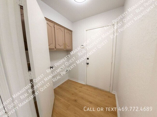 Building Photo - 1224 Mockingbird Ln