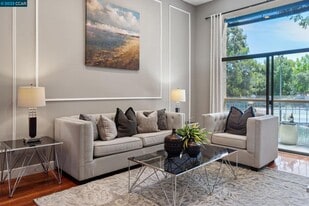 Building Photo - 300 N Civic Dr #313