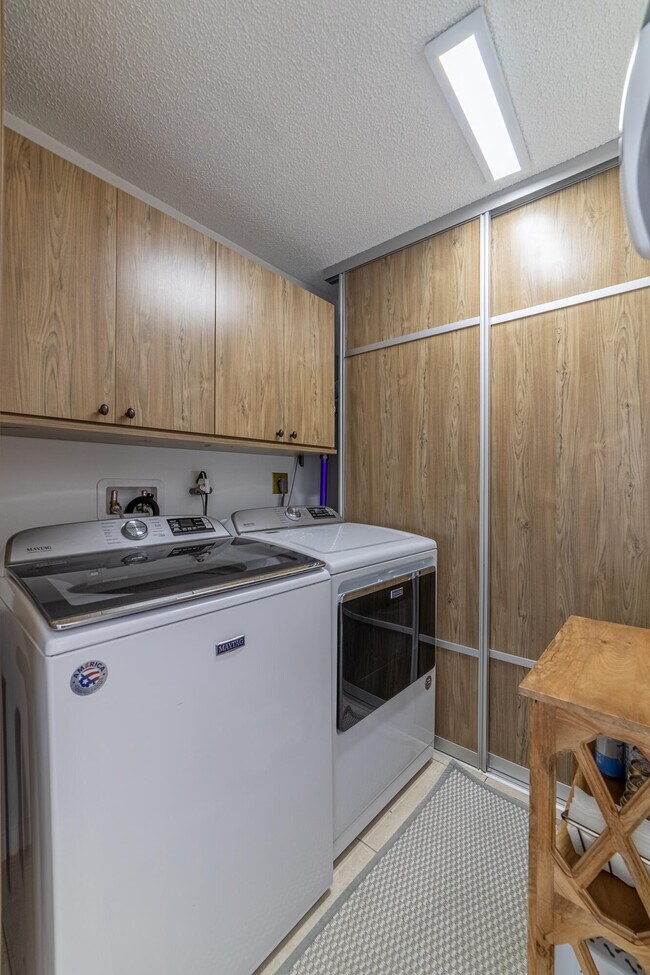 Building Photo - 2451 Presidential Way