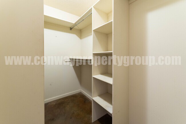 Building Photo - 2820 Longbow Ln