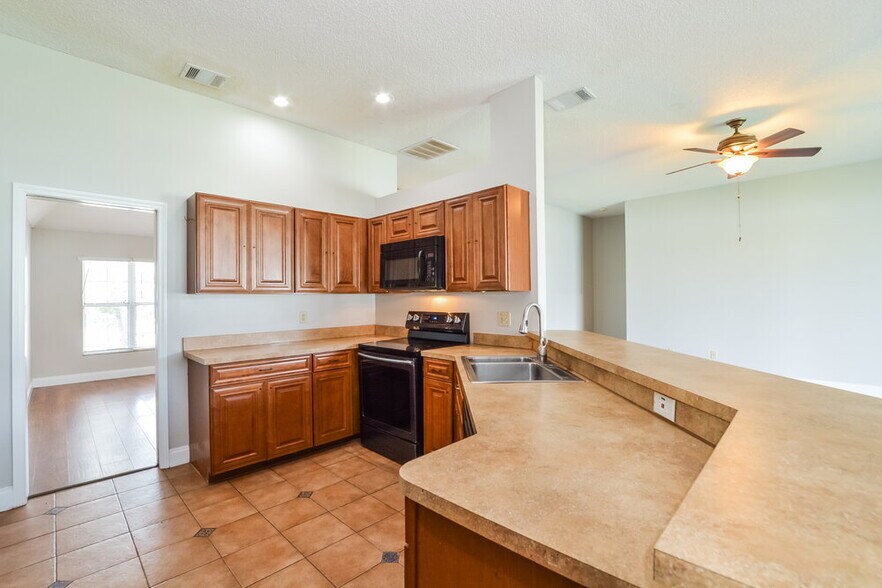 Building Photo - 14813 Lone Eagle Dr