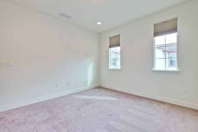 Building Photo - Gorgeous Santa Clara Home with Pool, EV Ho...