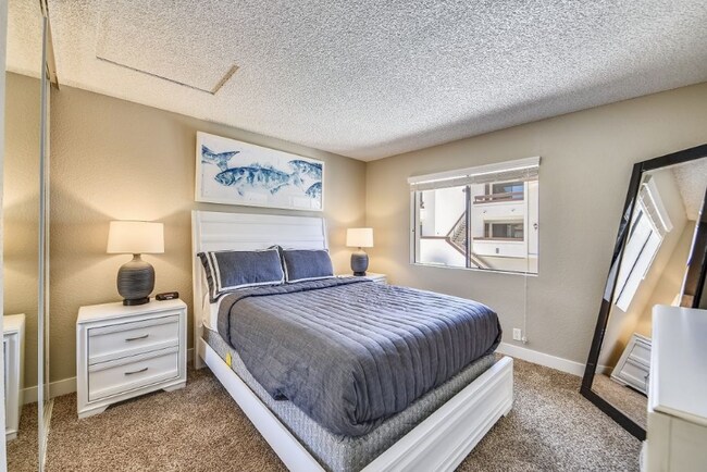 Building Photo - 5800 Woodway Dr