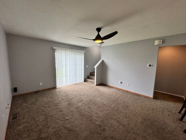 Building Photo - 3 bedroom 3 1/2 bath Condo in Davenport