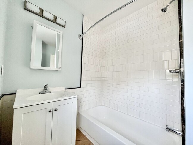 Building Photo - 538 Fremont Ave NW