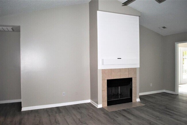 Building Photo - Pawleys Retreat