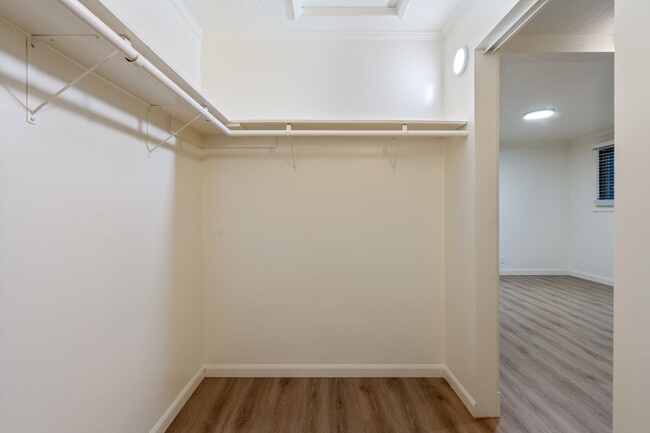 Building Photo - Renovated 2BR in Milwaukie