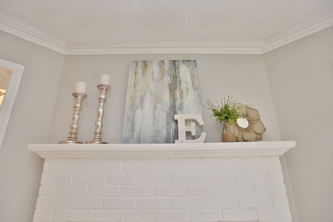 Building Photo - MUST SEE! Charming 3-Bedroom Townhome in Thoroughgood! 1-Car Attached Garage!