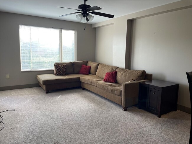 Building Photo - Lake Plaza #904- 3BD/2BA Available for FALL 2026! $3150 /month includes ONE assigned parking spac...