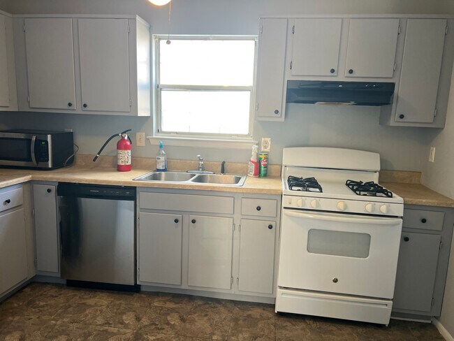 Building Photo - 804 Woodchip Rd