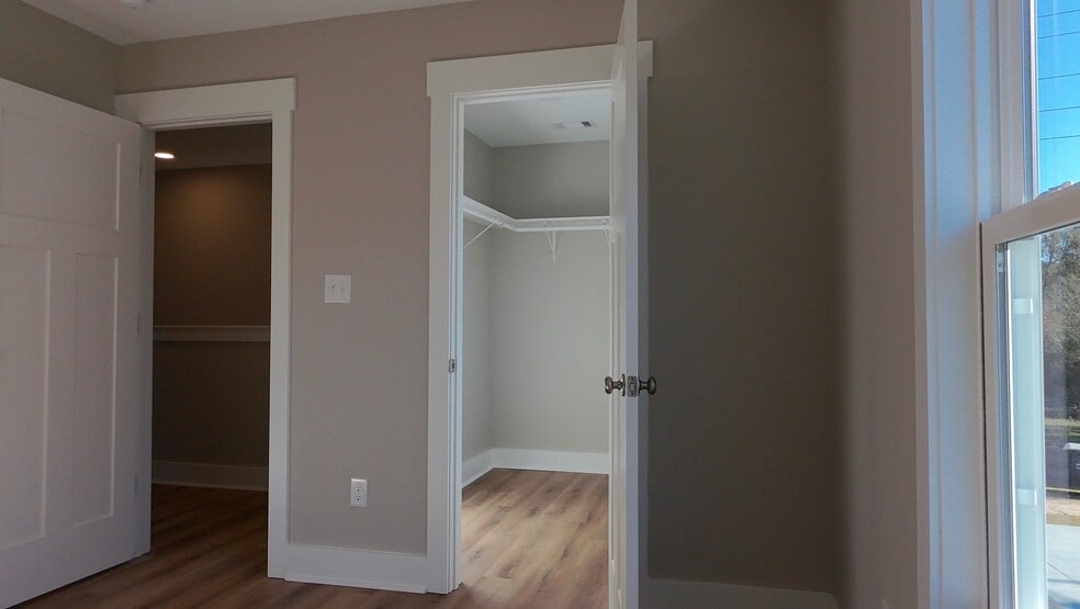 Building Photo - 231 Pine Needle Rd