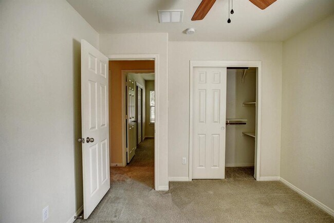 Building Photo - 208 Wildcat Dr