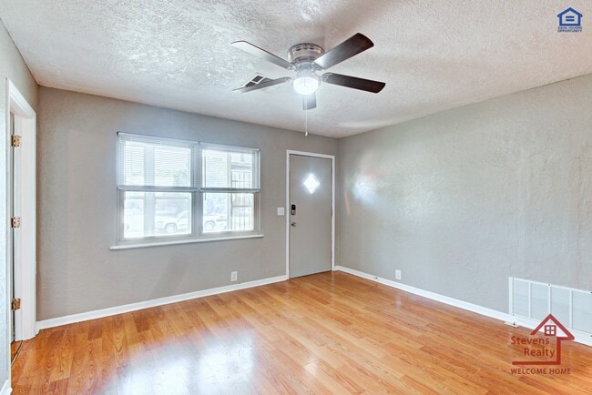 Building Photo - 4225 SE Elmhurst Ln