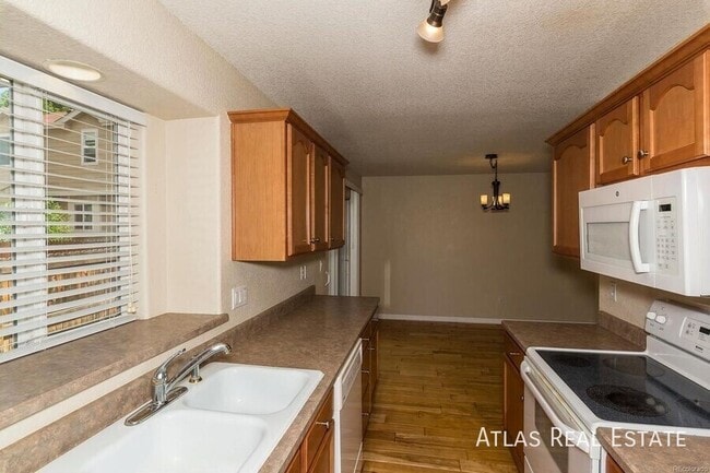Building Photo - 9539 E Iowa Cir