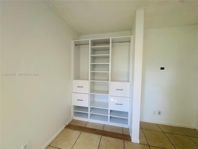 Building Photo - 3815 NW 35th St