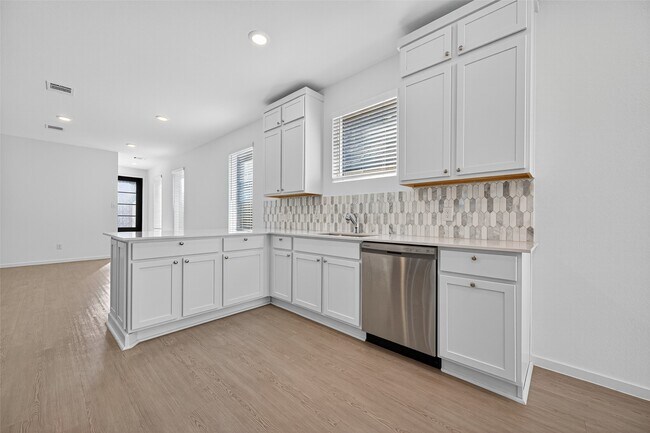 Building Photo - 6411 Laguna Terra Dr