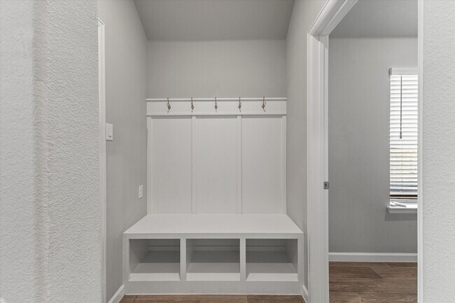 Building Photo - 2412 Bathwick Ln