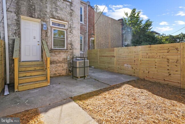 Building Photo - 112 N Hilton St