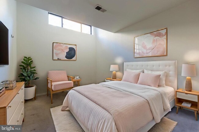 Building Photo - 2137 Spruce St