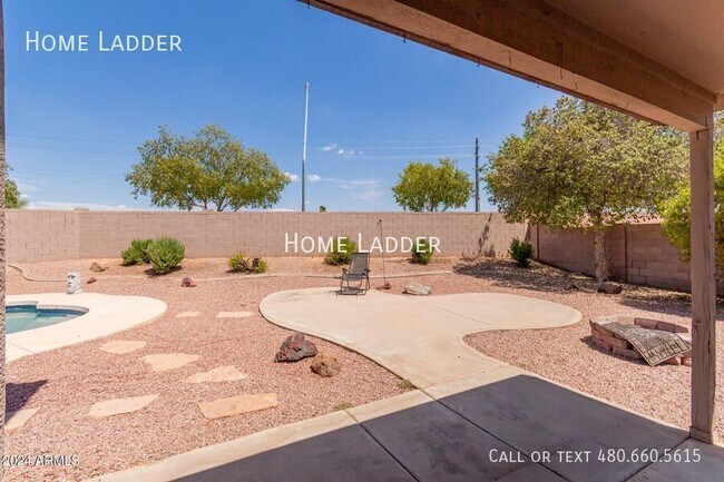 Building Photo - 917 S Del Rancho