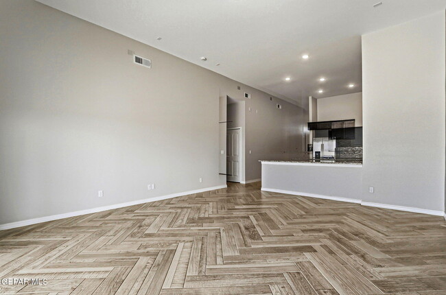 Building Photo - 925 Louisiana Downs Ave