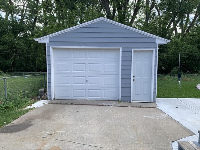 Building Photo - 5538 N 65th St