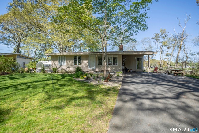 Building Photo - 18 Cedarwood Ln