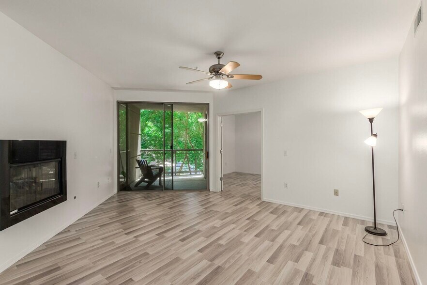 Building Photo - 1701 E Colter St