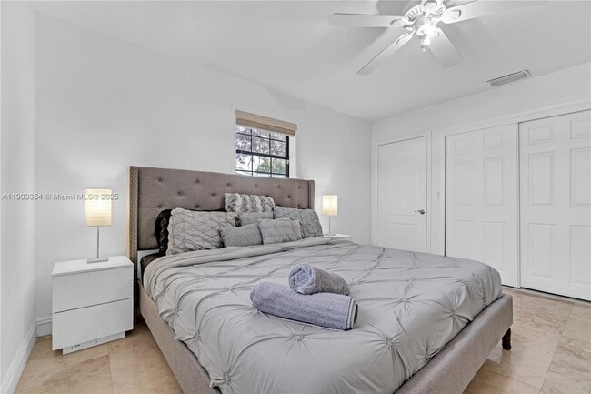 Building Photo - 3338 Taft St