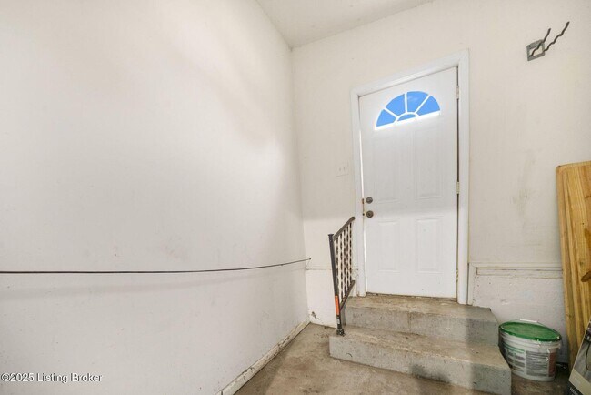 Building Photo - 1112 E Oak St