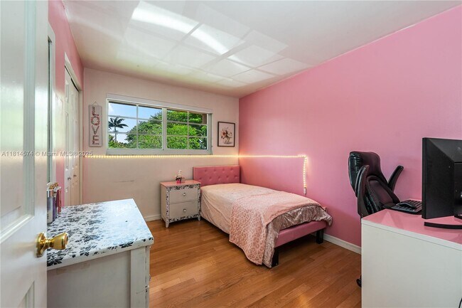 Building Photo - 680 Tennis Club Dr