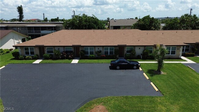 Building Photo - 4619 SE 5th Pl