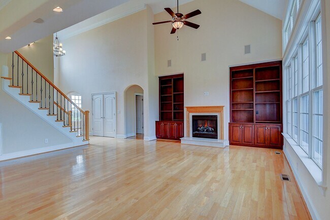 Building Photo - BEAUTIFUL HOME FOR RENT SOUTH CHESAPEAKE!