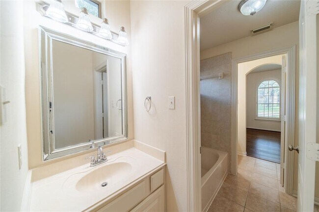 Building Photo - 28210 Cross Creek Springs Ln