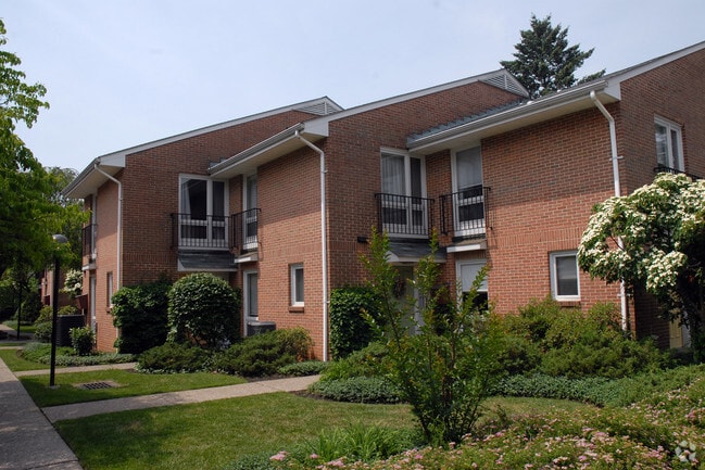 Building Photo - East Market Street Townhouses