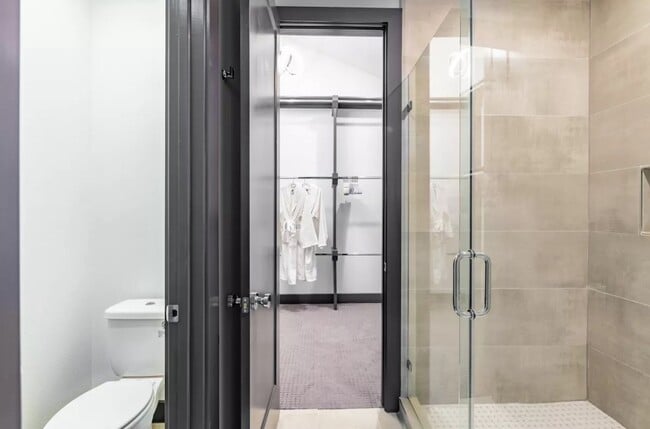 Building Photo - 1404 Goliad St