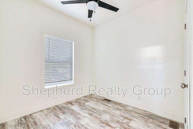 Building Photo - 15914 Dauchy Ave