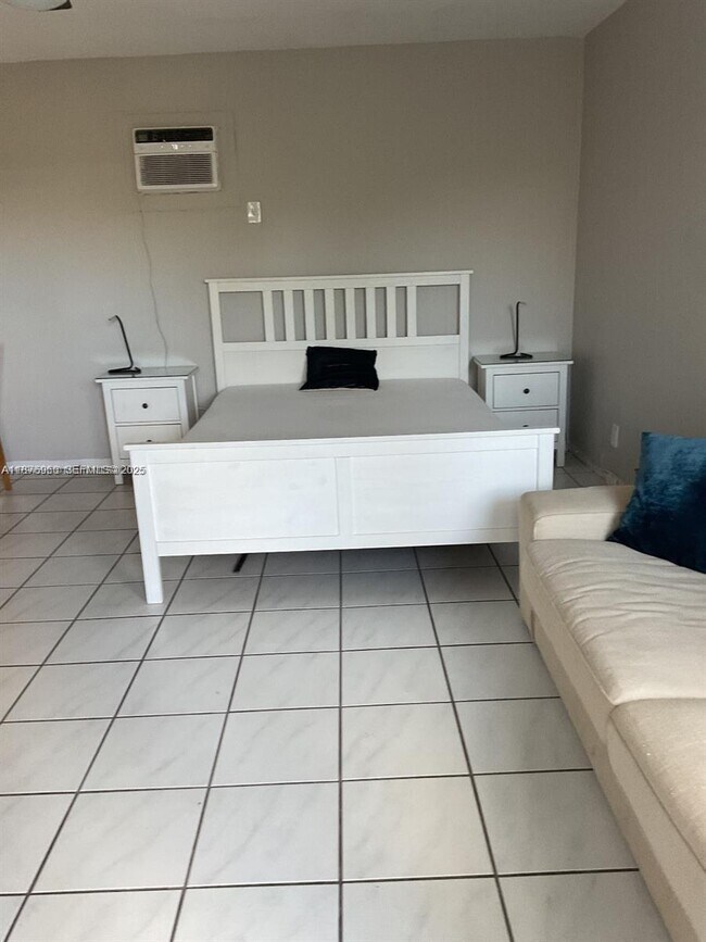 Building Photo - 90 Isle of Venice Dr