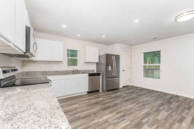 Building Photo - Recent Rent Reduction! Recent Rent Reduction - Charming Home for Rent in Thomasville – Peaceful L...